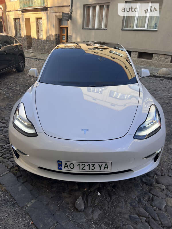 Седан Tesla Model 3 2019 в Ужгороде