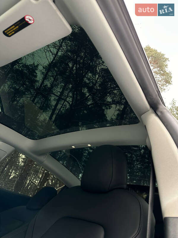 Седан Tesla Model 3 2021 в Києві