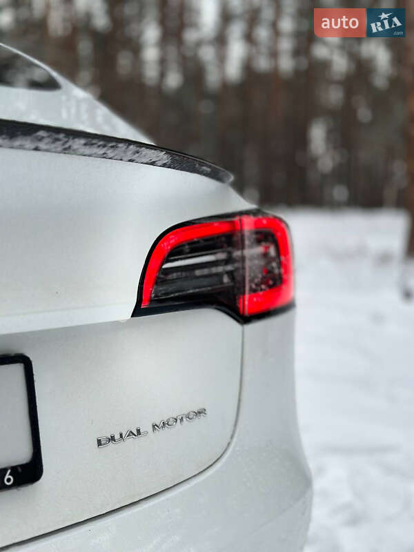 Седан Tesla Model 3 2021 в Києві