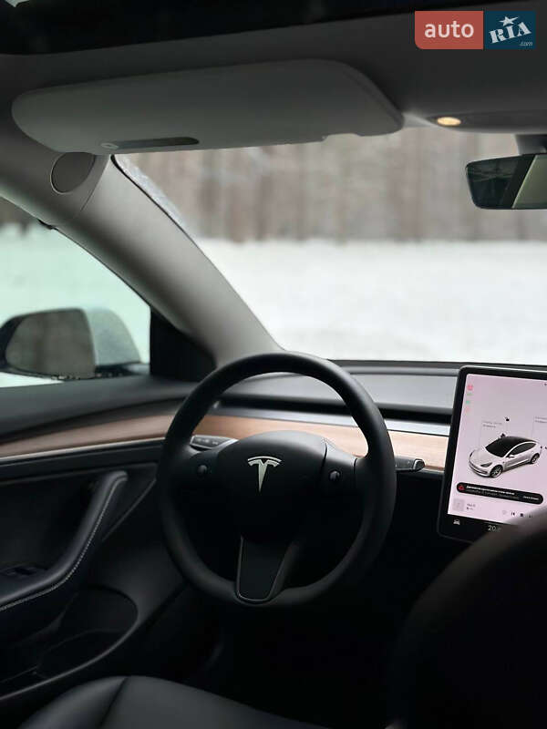 Седан Tesla Model 3 2021 в Києві