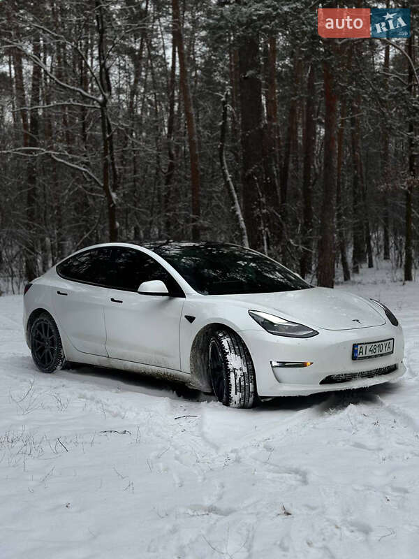 Седан Tesla Model 3 2021 в Киеве