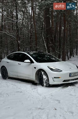 Седан Tesla Model 3 2021 в 