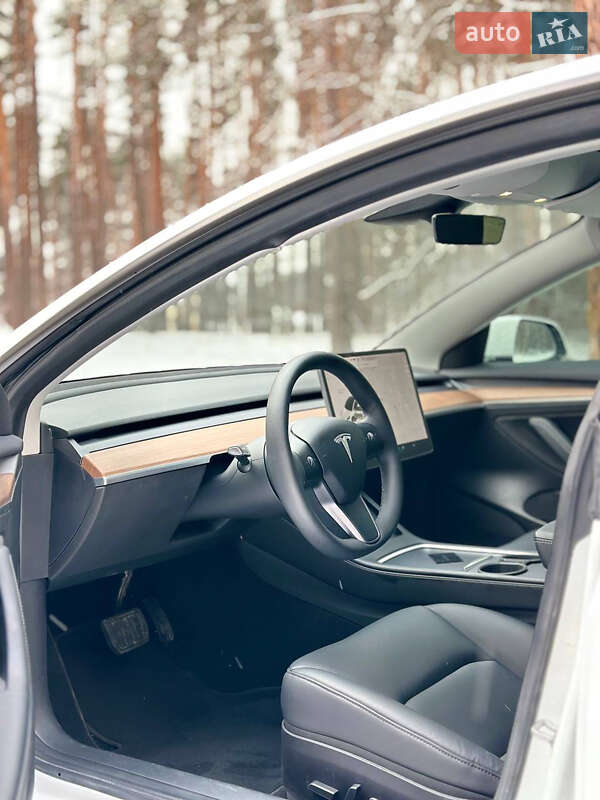 Седан Tesla Model 3 2021 в Києві