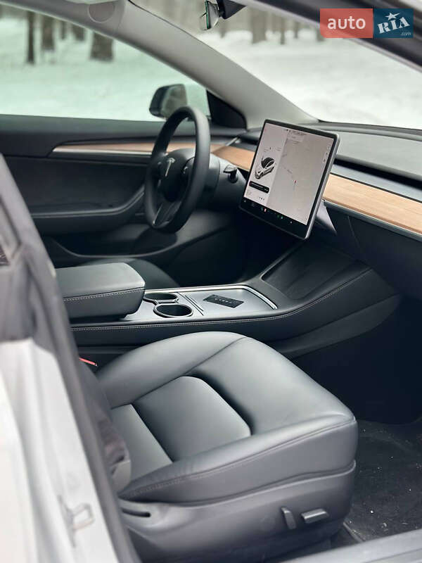 Седан Tesla Model 3 2021 в Киеве