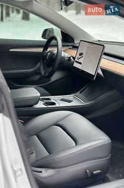 Седан Tesla Model 3 2021 в 