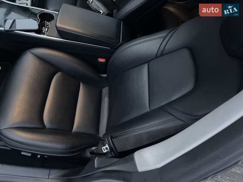 Седан Tesla Model 3 2018 в Харькове