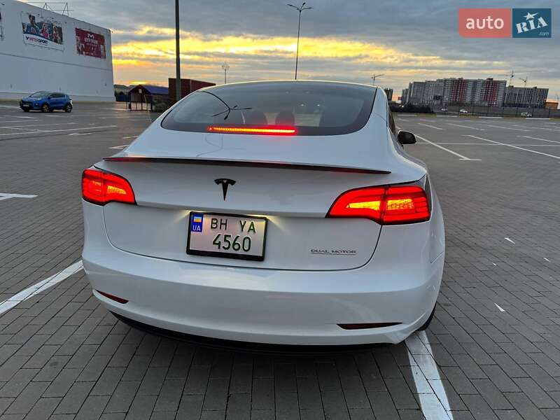 Седан Tesla Model 3 2023 в Одессе