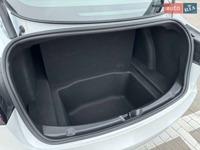 Седан Tesla Model 3 2023 в Одессе