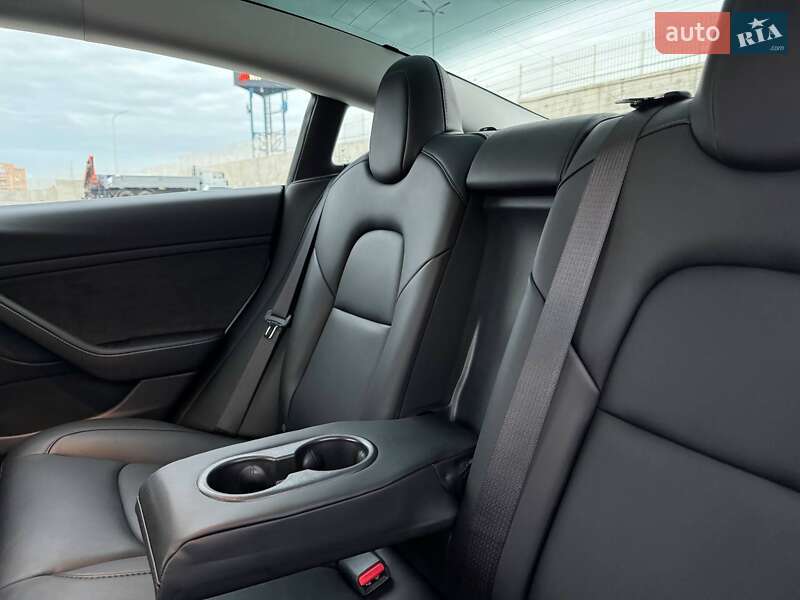 Седан Tesla Model 3 2023 в Одессе