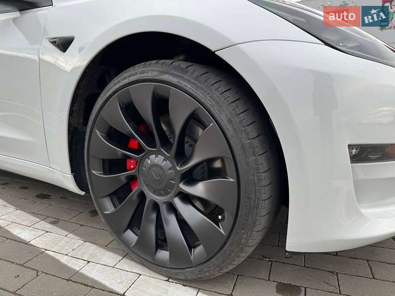 Седан Tesla Model 3 2023 в Одессе