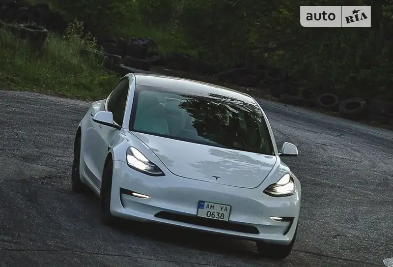 Tesla Model 3 2020