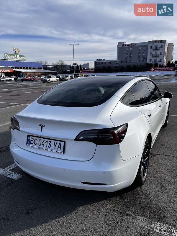 Седан Tesla Model 3 2019 в Львове