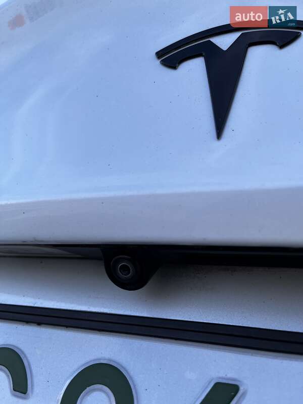 Седан Tesla Model 3 2019 в Львове