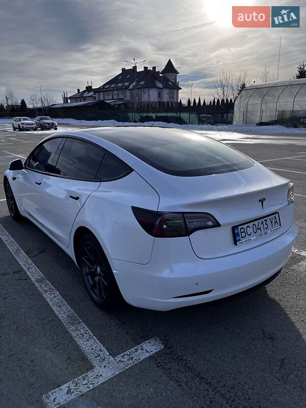Седан Tesla Model 3 2019 в Львове