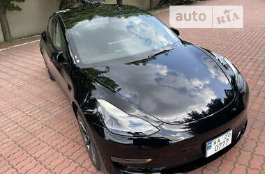 Седан Tesla Model 3 2022 в 
