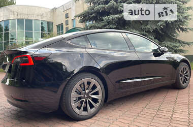 Седан Tesla Model 3 2022 в 