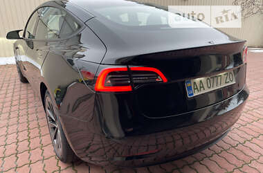 Седан Tesla Model 3 2022 в 