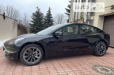Седан Tesla Model 3 2022 в 
