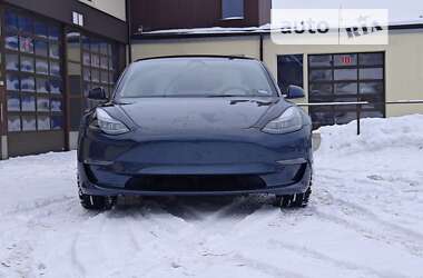 Седан Tesla Model 3 2022 в Черкасах