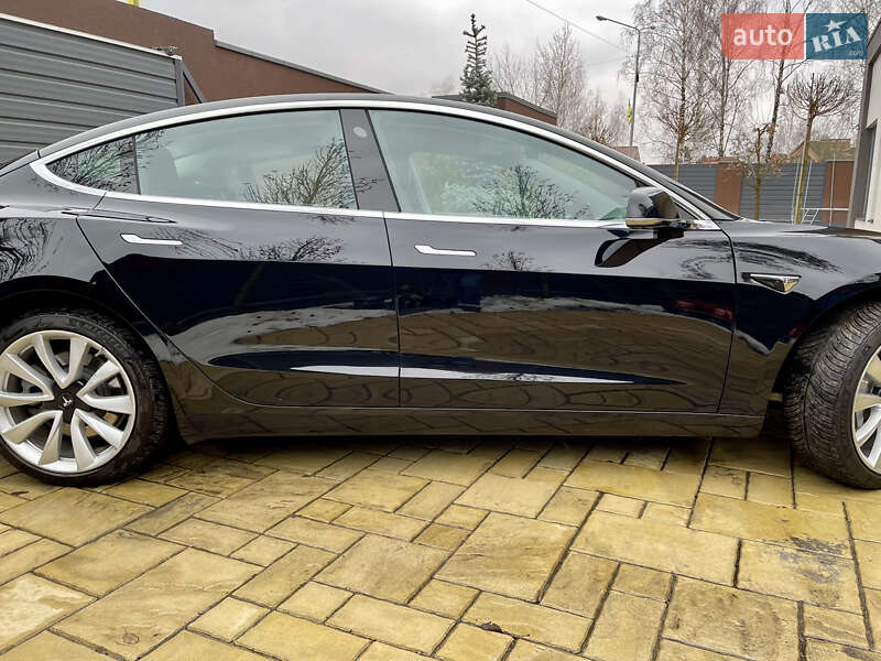 Седан Tesla Model 3 2019 в Киеве
