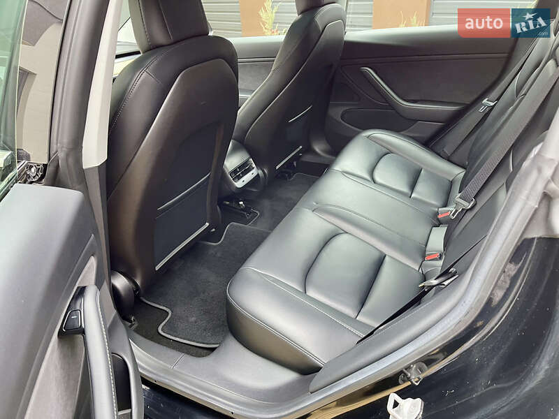 Седан Tesla Model 3 2019 в Киеве