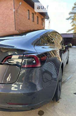 Седан Tesla Model 3 2022 в Буче