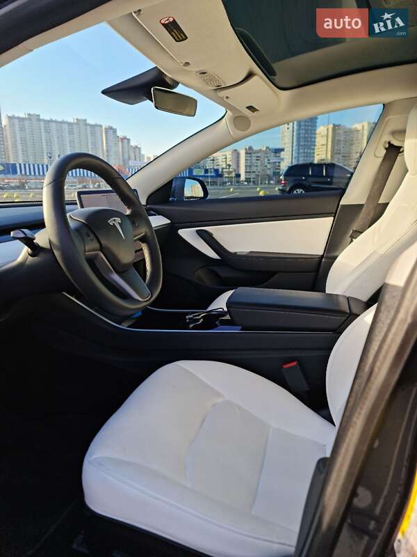 Седан Tesla Model 3 2020 в Києві