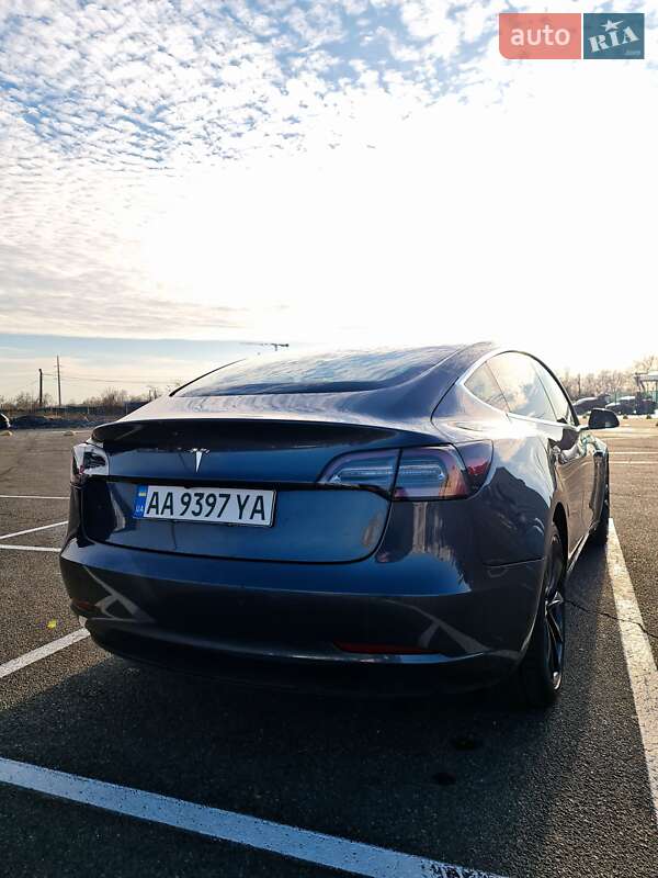 Седан Tesla Model 3 2020 в Києві