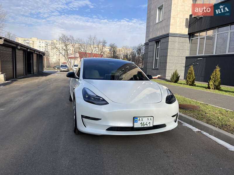 Седан Tesla Model 3 2022 в Днепре