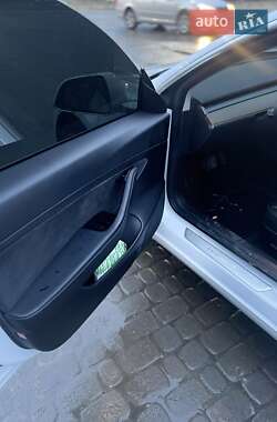 Седан Tesla Model 3 2020 в Львове