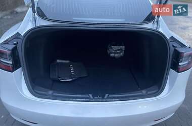 Седан Tesla Model 3 2020 в Львові