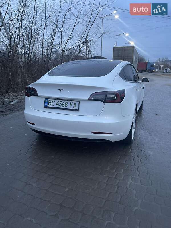 Седан Tesla Model 3 2020 в Львові