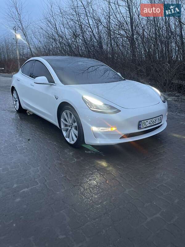 Седан Tesla Model 3 2020 в Львове