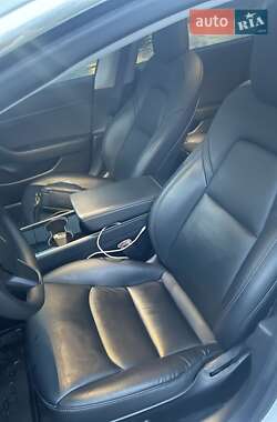 Седан Tesla Model 3 2020 в Львове