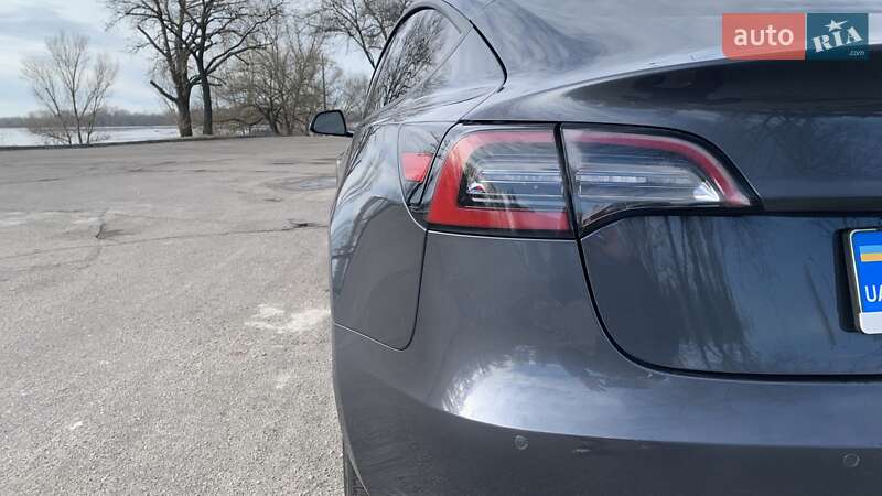 Седан Tesla Model 3 2022 в Кременчуге