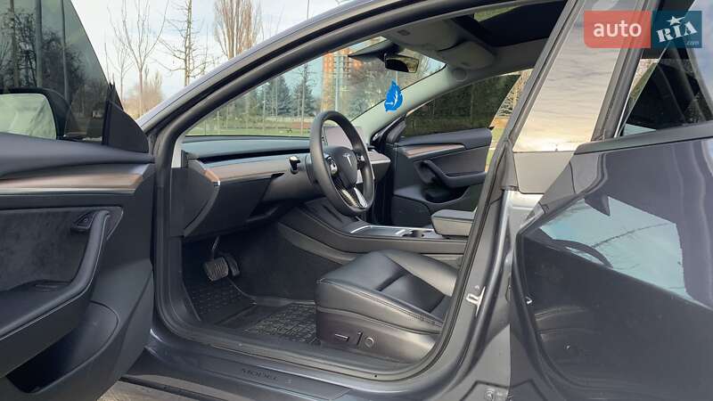 Седан Tesla Model 3 2022 в Кременчуге