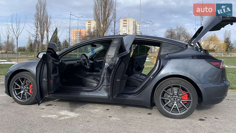 Седан Tesla Model 3 2022 в Кременчуге