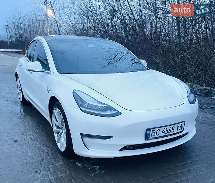 Седан Tesla Model 3 2020 в Львові