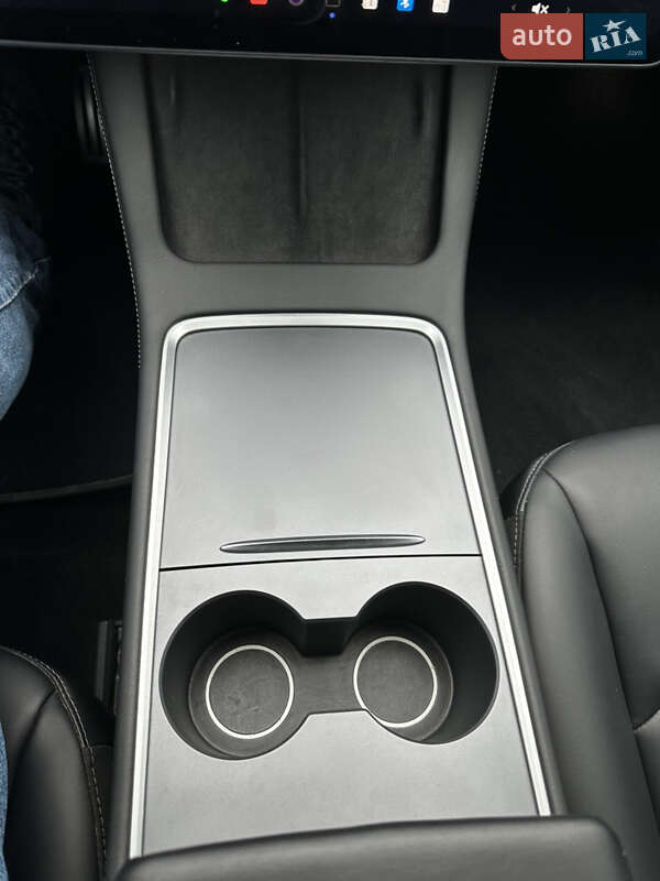 Седан Tesla Model 3 2021 в Днепре