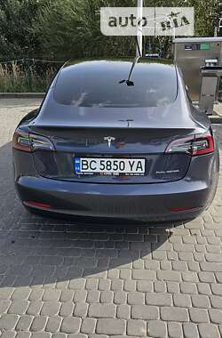 Седан Tesla Model 3 2022 в Дрогобыче