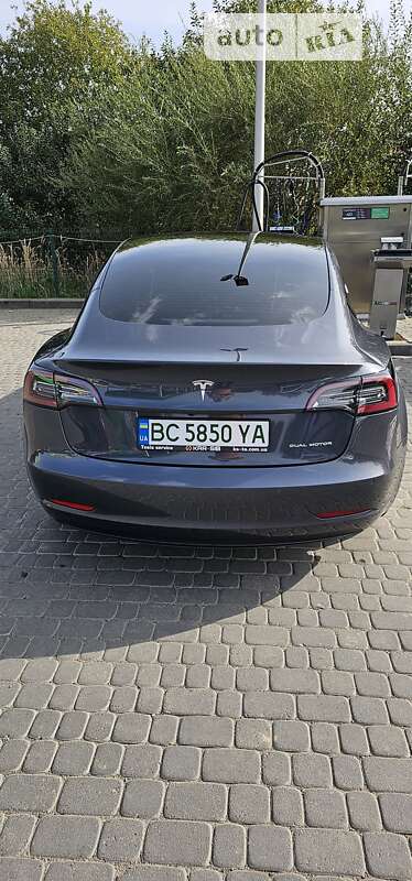 Седан Tesla Model 3 2022 в Дрогобыче