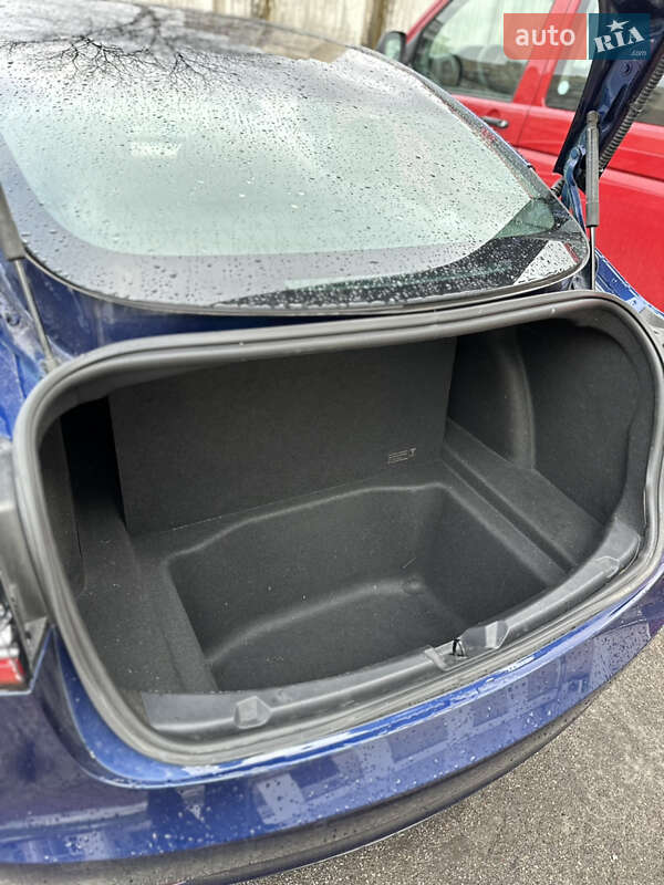 Седан Tesla Model 3 2018 в Киеве