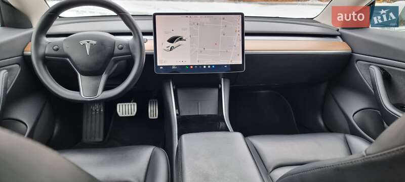 Седан Tesla Model 3 2019 в Киеве