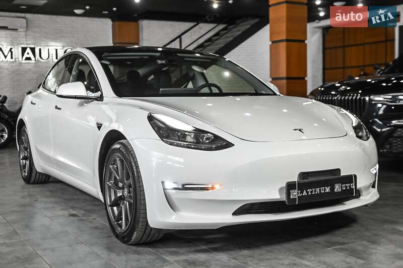 Седан Tesla Model 3 2023 в Одесі