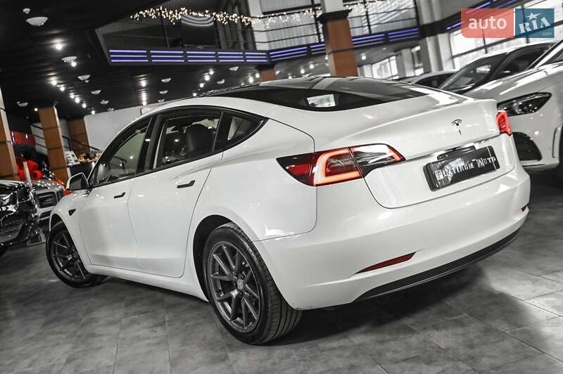 Седан Tesla Model 3 2023 в Одесі