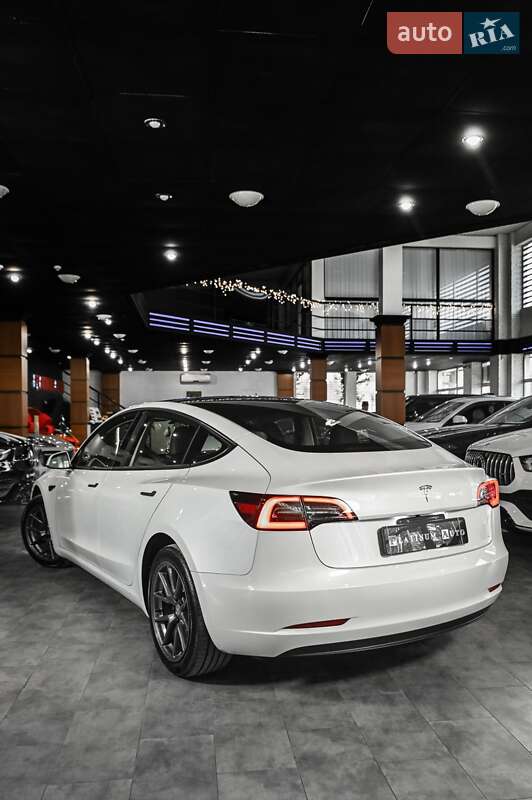 Седан Tesla Model 3 2023 в Одесі