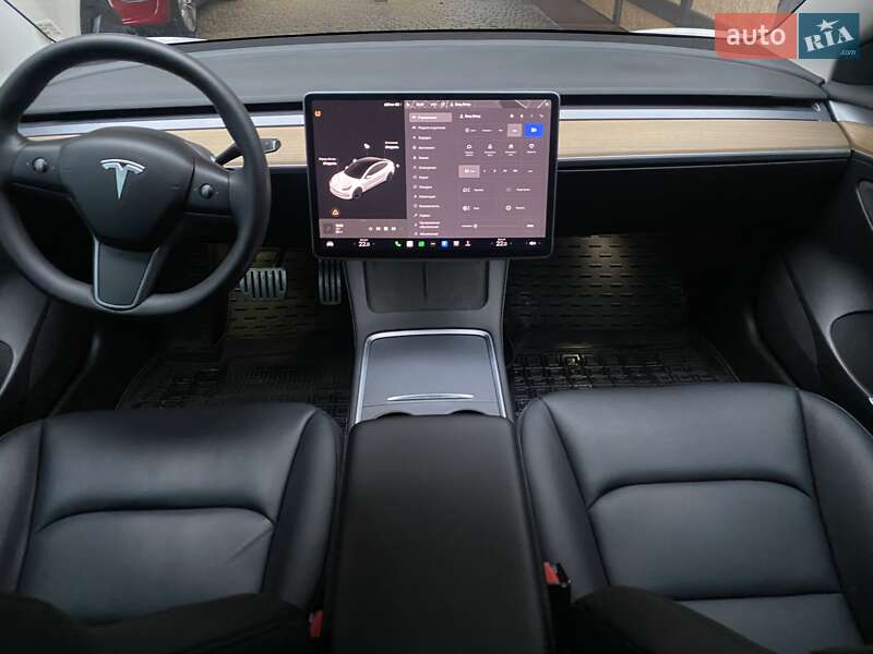Седан Tesla Model 3 2022 в Киеве
