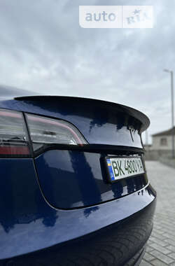 Седан Tesla Model 3 2022 в Ровно