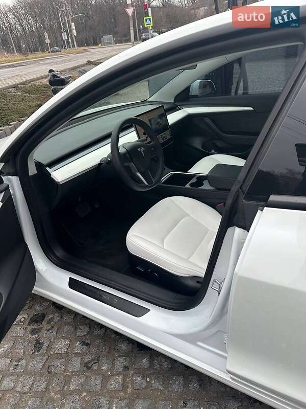 Седан Tesla Model 3 2022 в Львове