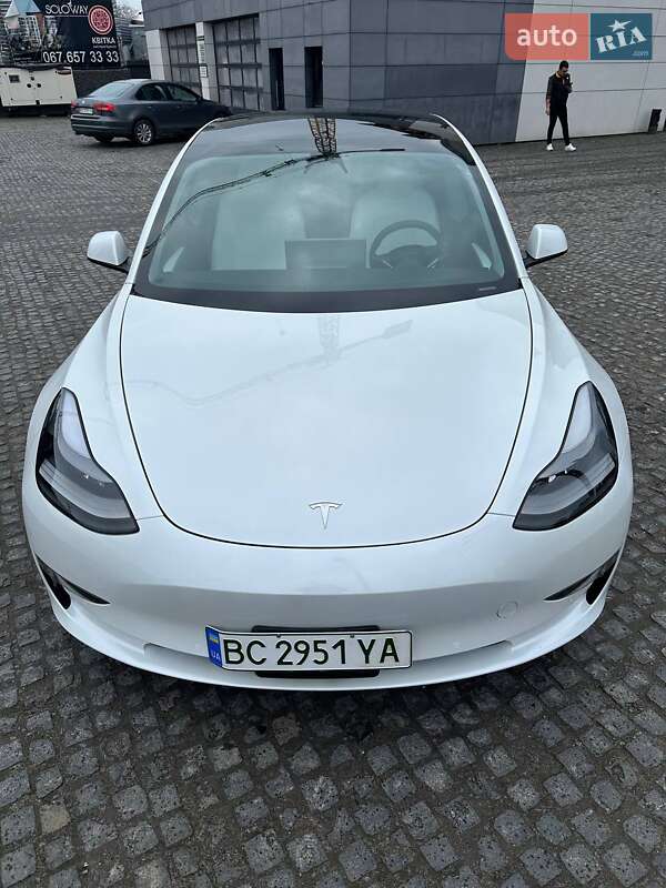 Tesla Model 3 2022